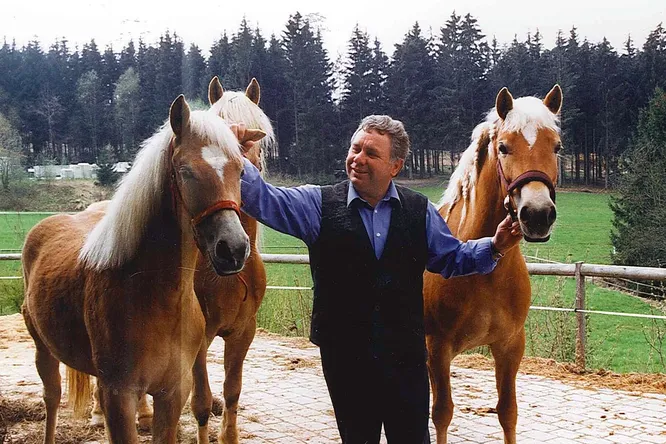 Ludwig Praml mit seinen Pferden